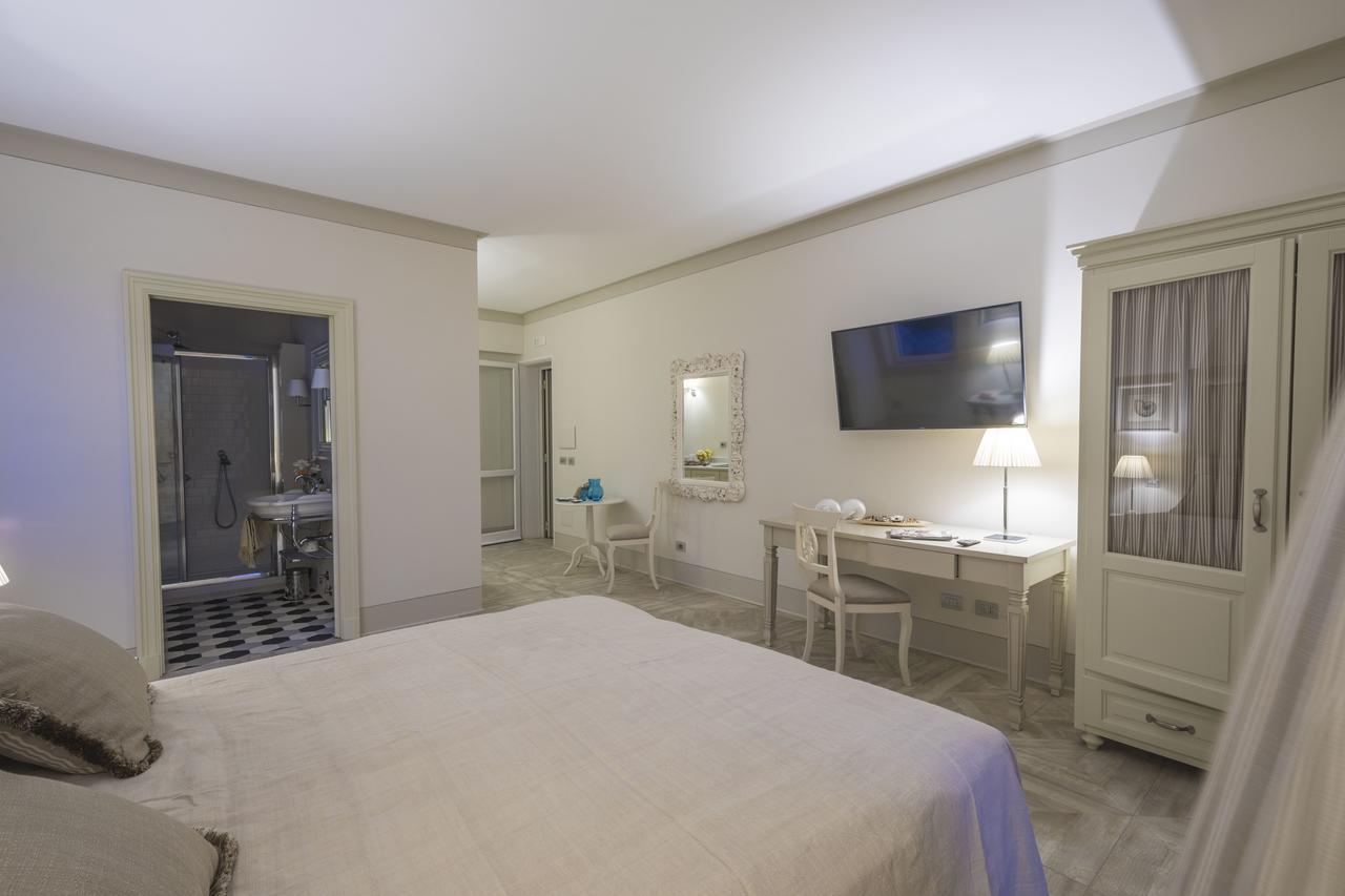 Maridea Casa Vacanza- Le Alcove Sul Mare Suites Πόντσα Εξωτερικό φωτογραφία